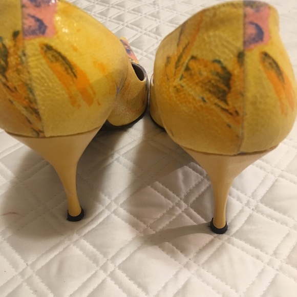 STUART WEITZMAN - Picture 3 of 4